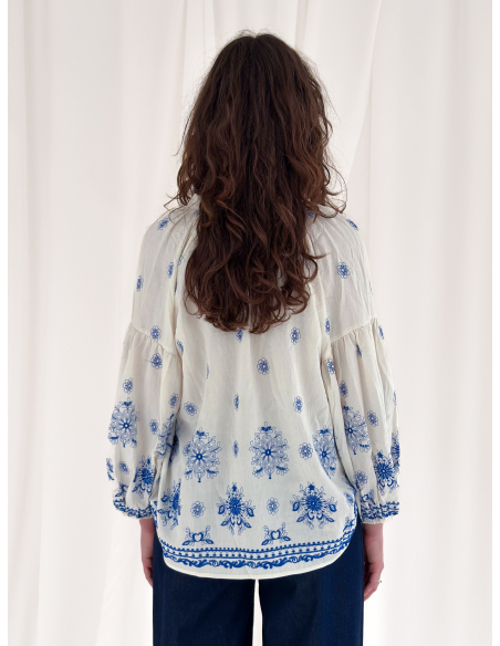 Blusa in cotone con ricami a contrasto