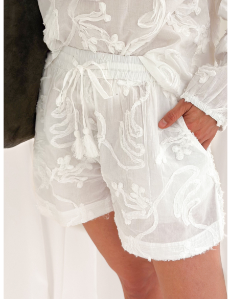 Floral embroidered shorts