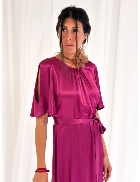 Flared dress with cut-out sleeve