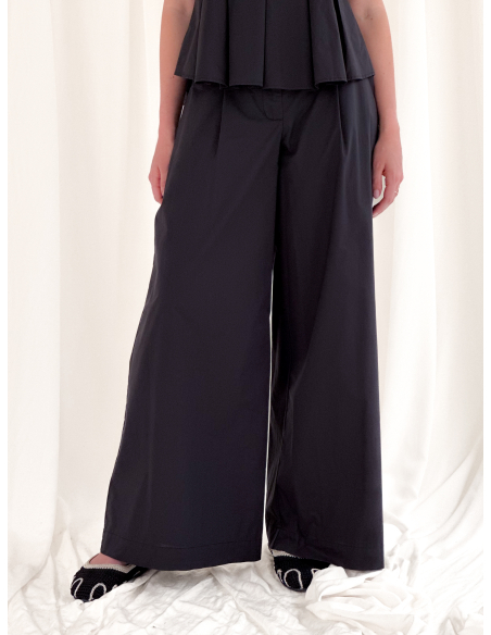 Pantalone ampio con pinces