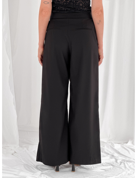Pantalone sartoriale con pinces asimmetrica