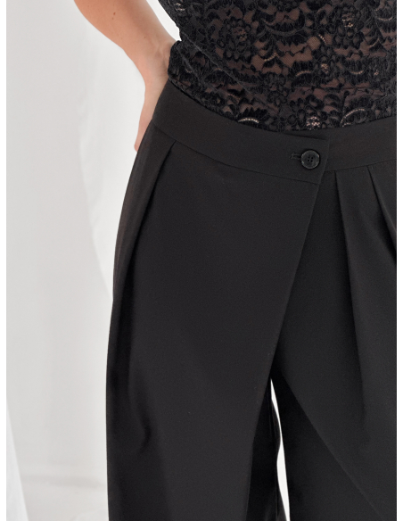 Pantalone sartoriale con pinces asimmetrica