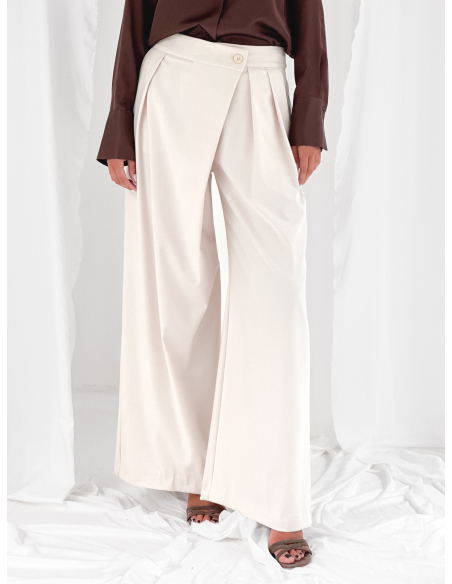 Pantalone sartoriale con pinces asimmetrica