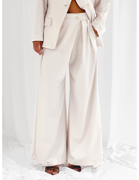 Pantalone sartoriale con pinces asimmetrica