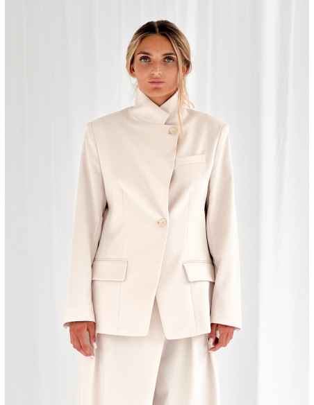 Giacca Sartoriale Asimmetrica con Collo Alto