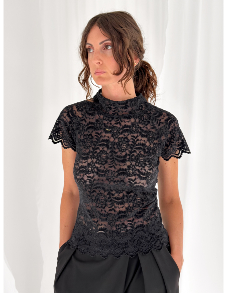 Top in Pizzo con Ricamo in Velluto mezza manica
