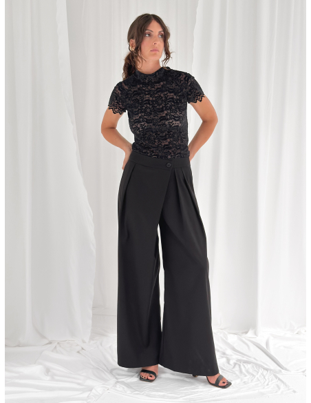 Top in Pizzo con Ricamo in Velluto mezza manica