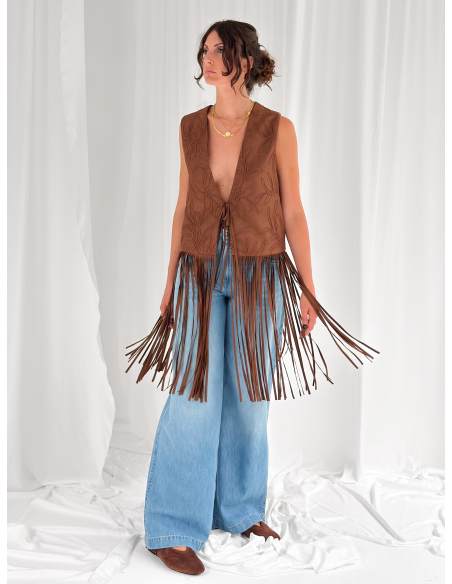 Suede vest embroidered with fringes