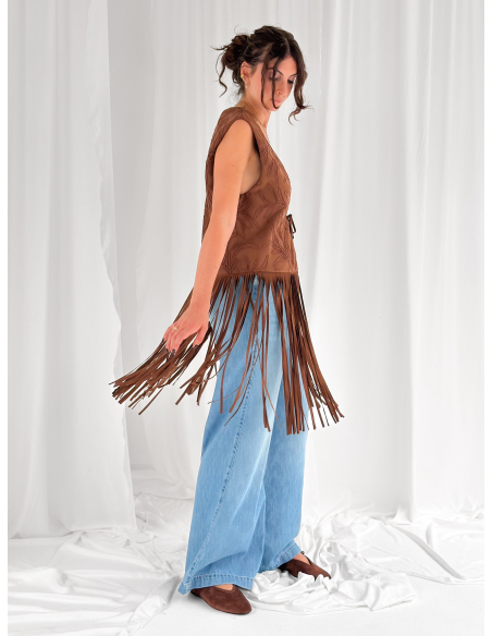 Gilet in suede ricamato con frange