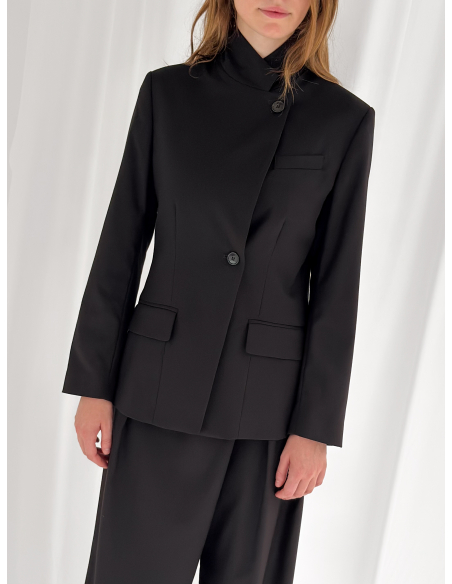 Giacca Sartoriale Asimmetrica con Collo Alto