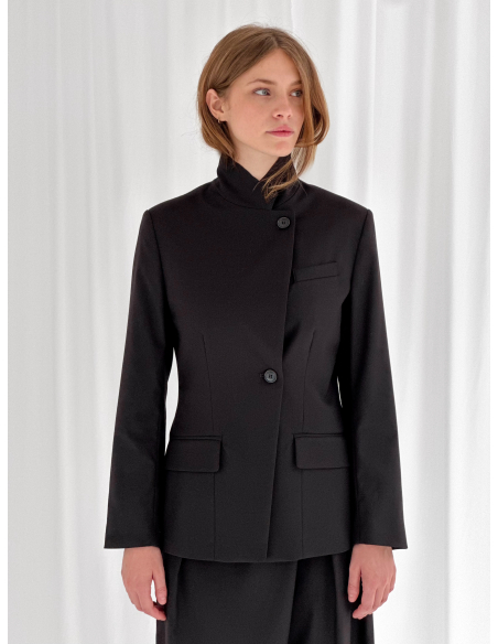 Giacca Sartoriale Asimmetrica con Collo Alto