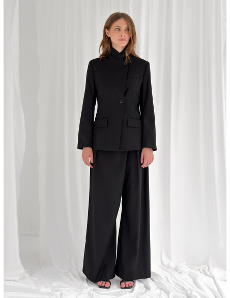 Giacca Sartoriale Asimmetrica con Collo Alto