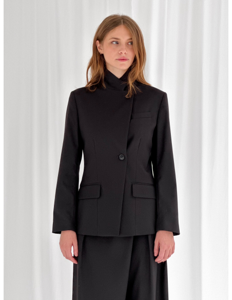 Giacca Sartoriale Asimmetrica con Collo Alto