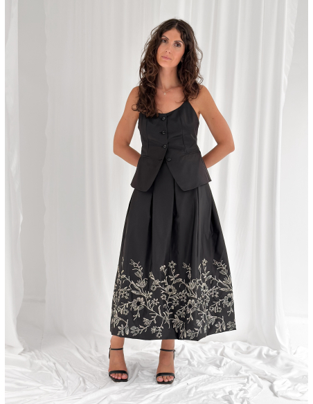 Pleated ankle-length skirt with contrasting sequin embroidery