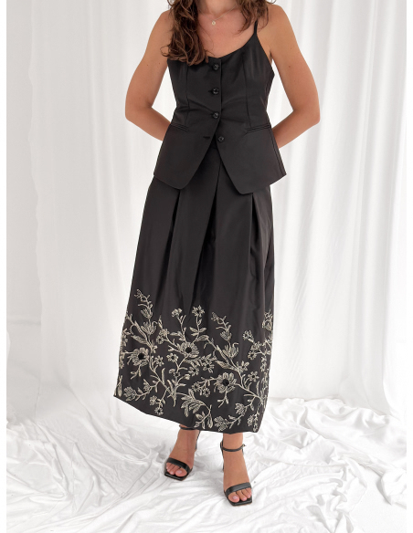 Pleated ankle-length skirt with contrasting sequin embroidery