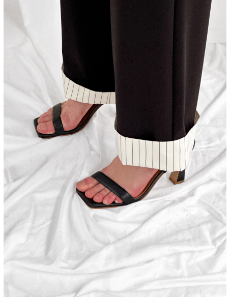 Pantalone sartoriale con risvolto a contrasto