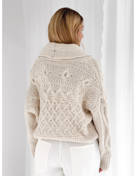 Cardigan corto con lavorazione a trecce