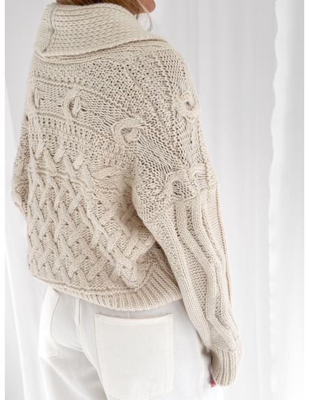 Cardigan corto con lavorazione a trecce