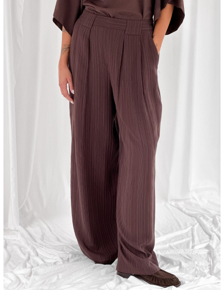 Pantalone fluido a righe con pinces