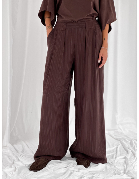 Flowing striped trousers with pleats