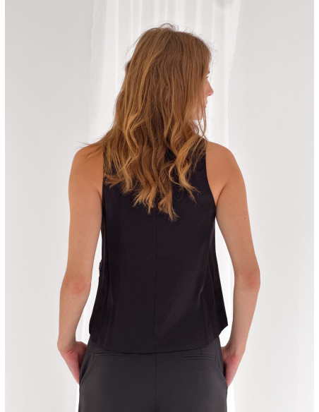 Sleeveless lace blouse