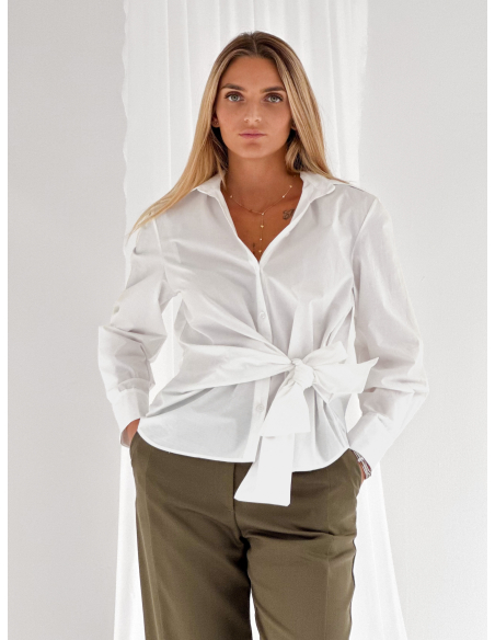 Straight-leg trousers with button fastening at the hem