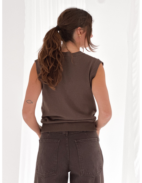 Diamond-patterned vest