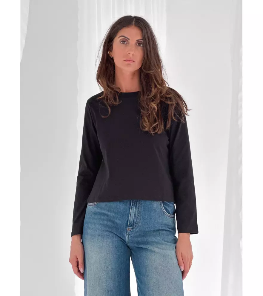 Long-sleeved crew neck T-shirt