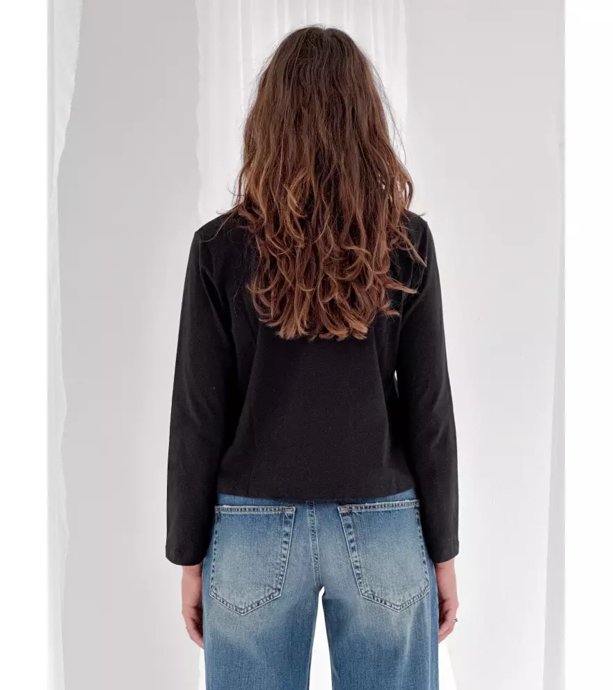 Long-sleeved crew neck T-shirt