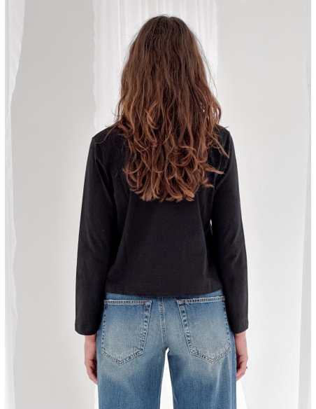 Long-sleeved crew neck T-shirt