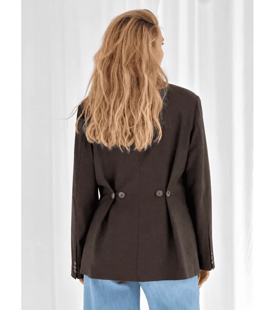 Check jacket with adjustable buttons