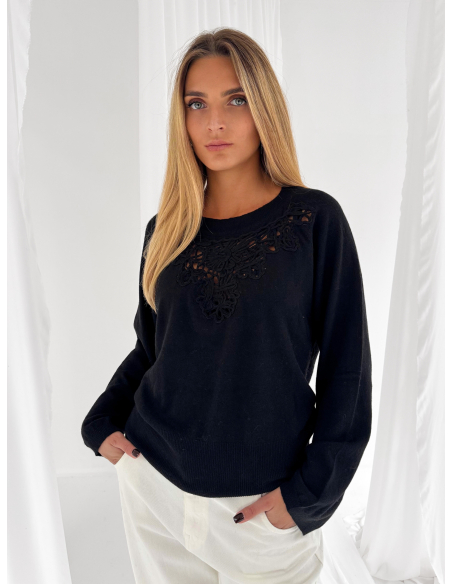 Maglia girocollo con ricamo