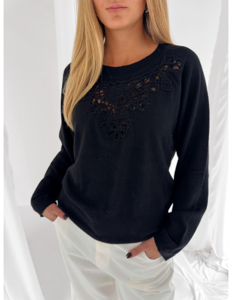 Maglia girocollo con ricamo