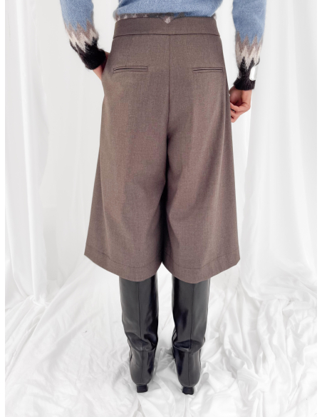 Tailored Bermuda shorts with pleats