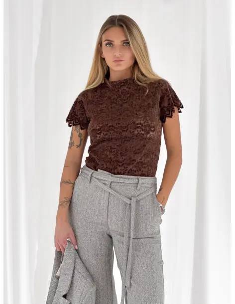 Top in Pizzo con Ricamo in Velluto mezza manica