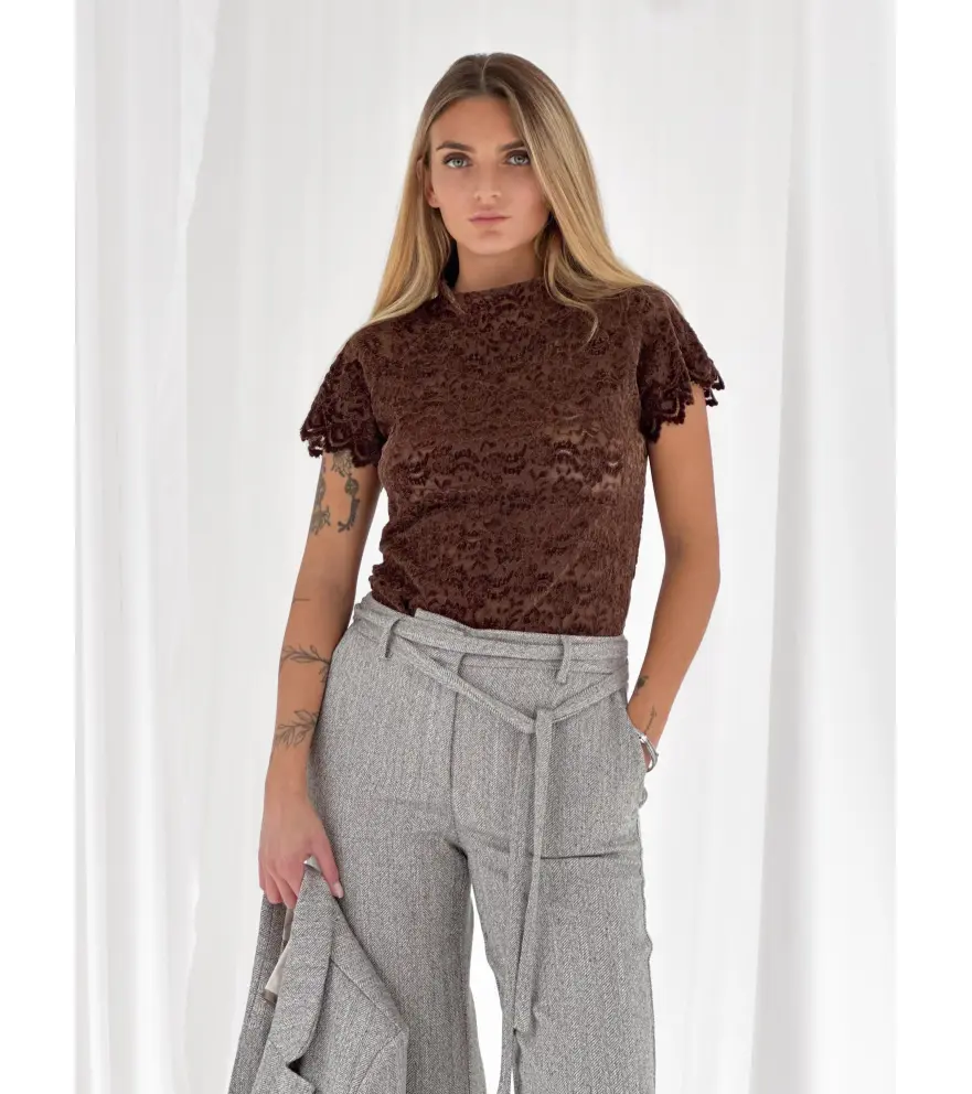 Top in Pizzo con Ricamo in Velluto...