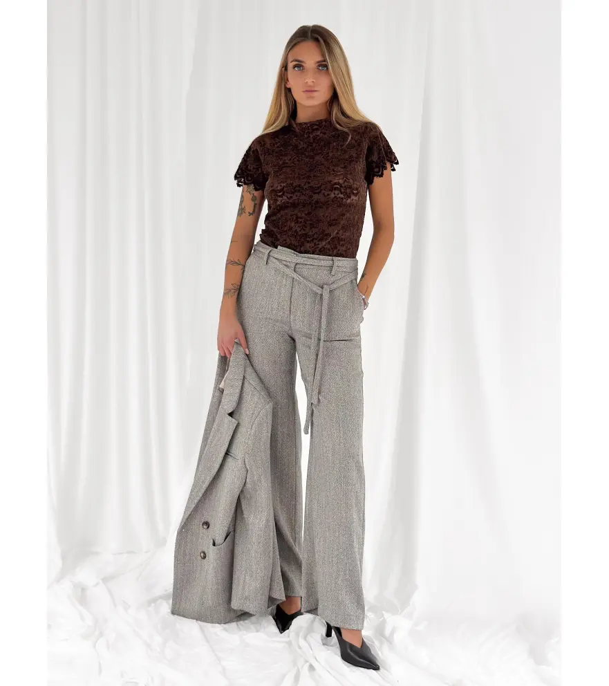Top in Pizzo con Ricamo in Velluto...