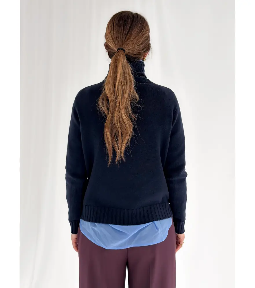 Turtleneck sweater in 100% wool