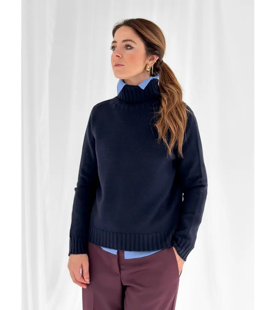 Turtleneck sweater in 100% wool