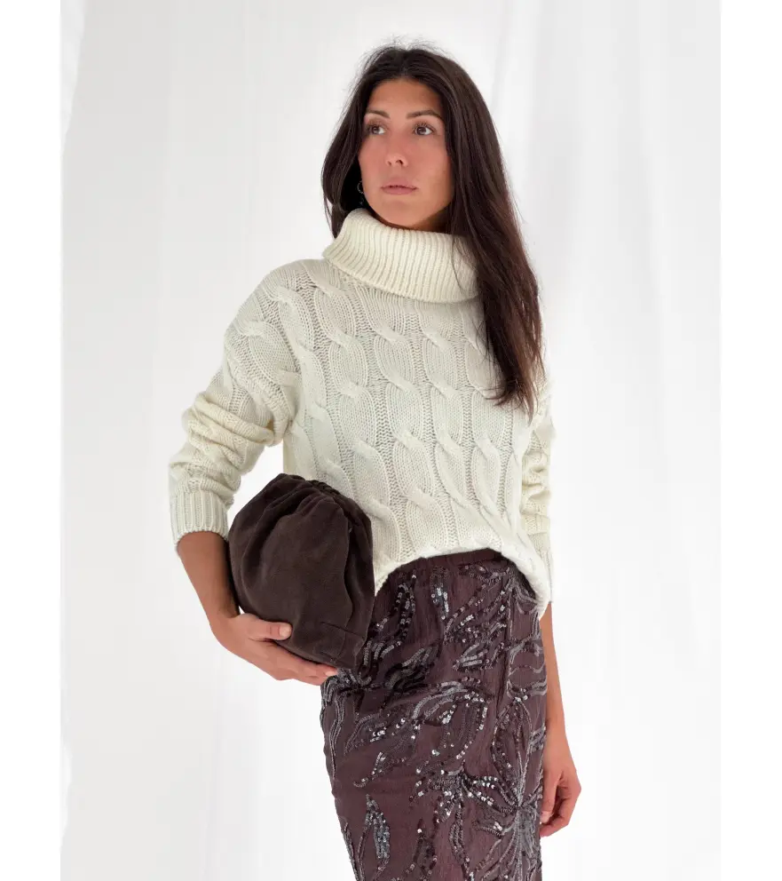 Maglione dolcevita a trecce