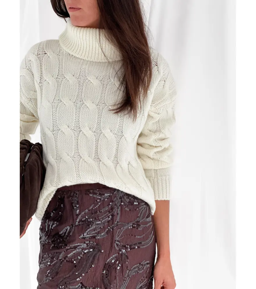 Maglione dolcevita a trecce